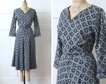 vintage 1950s day dress in gray & black paisley • cotton corduroy full skirt rhinestone dress
