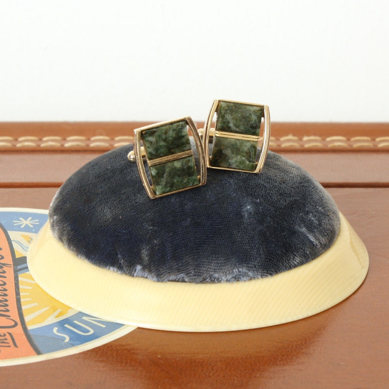 vintage Dant\u00e9 1970s jade green stone /& gold tone cuff links \u2022\u00a0stylized modernist square cufflinks