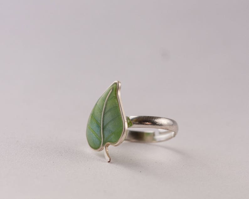 Adjustable Ring Forest green leaf image 3