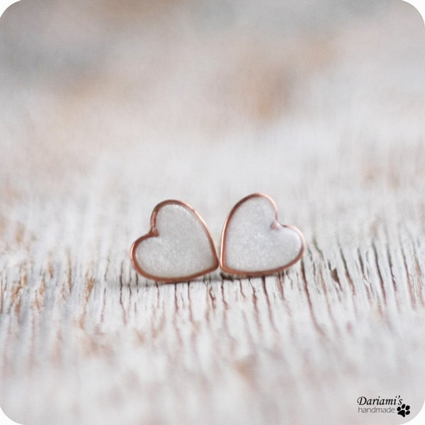 Post earrings - Pearly White Hearts