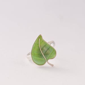 Adjustable Ring - Forest green leaf