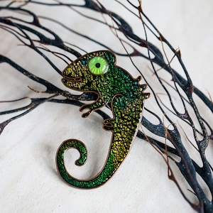 Animal jewelry - Emerald Green Chameleon Brooch