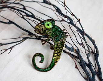 Animal jewelry - Emerald Green Chameleon Brooch