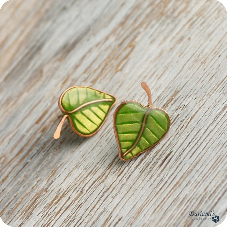 Post earrings Spring green leaves image 2