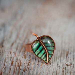 Adjustable Ring - Forest green leaf image 2
