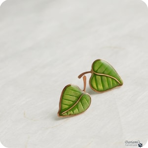 Post earrings Spring green leaves image 1