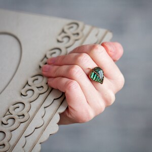 Adjustable Ring - Forest green leaf
