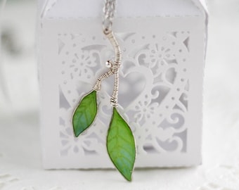 Necklace - Spring green leaves