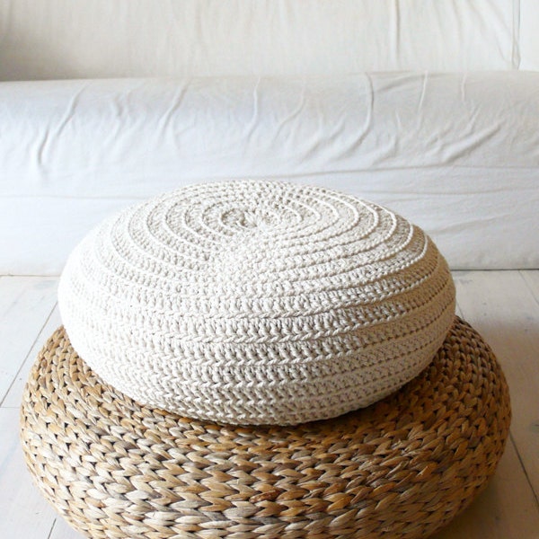 Coussin de sol au crochet-écru