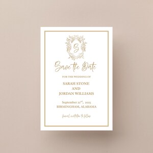 Op de afbeelding: Gouden save-the-date kaart met een bloemig monogram en de tekst "Save the Date" voor de bruiloft van Sarah Stone en Jordan Williams op 22 september 2025 in Birmingham, Alabama.
