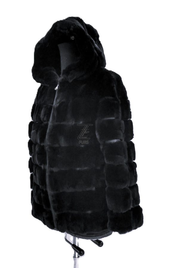 メンズの新品ジャケット。本物のラビットファーのフード付きジャケット