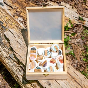 Crystal Healing Kit Box – 20 Raw Crystals and Minerals Set – Spiritual Gift for Energy Work, Chakra Balancing, Meditation & Witchcraft