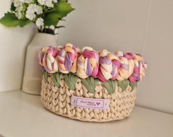 Cesta de tulipanes de ganchillo hecha a mano – Bol de almacenamiento floral para la habitación del bebé – Organizador de hilo de camisetas estilo boho – Decoración floral de primavera para el hogar – Regalo único