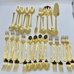 Juego de cubiertos Retroneu Century Gold de 38 piezas, servicio para 8 personas.