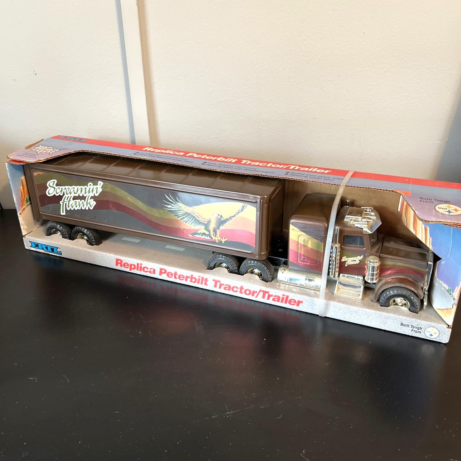 COCA-COLA 1913 FORD Model T Van Christmas Edition by The Ertl Company