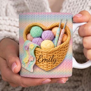 Könnte beinhalten: Ein Set aus drei Keramikbechern mit gesprenkelter, matter Oberfläche. Die Becher sind in Creme-, Hellgrau- und Dunkelgrautönen gehalten. Jeder Becher hat ein schlichtes, minimalistisches Design, ideal für Kaffee oder Tee.