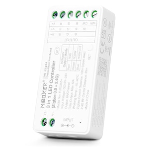 Puede incluir: Controlador LED blanco Zigbee 3.0 y 2.4G con una etiqueta blanca que dice "MIBOXER® 3 in 1 LED Controller (Zigbee 3.0 + 2.4G)" y tiene un código QR y la marca CE. El controlador tiene terminales de entrada y salida etiquetados con "V+", "V-", "R", "G", "B", "WW", "CW" y "SET".