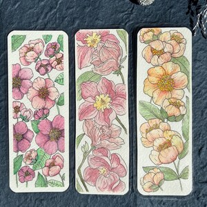 Set 3 segnalibri plastificati con disegno floreale realizzato a mano