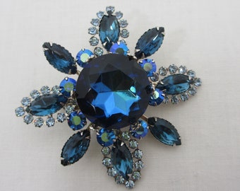 Beautiful Vintage Rhinestone Flower Brooch/Pin