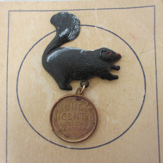 Vintage Metal Skunk Pin with Dangling 1940 One Ce… - image 4