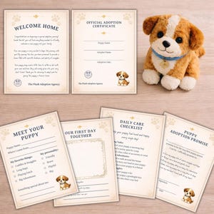 Könnte beinhalten: Ein Stofftier-Welpe mit blauem Halsband liegt neben Papeterie zum Thema Adoption. Die Papeterie umfasst einen Willkommensbrief, eine Adoptionsurkunde und Checklisten zur Pflege. Der Text lautet "Willkommen zu Hause" und "Offizielle Adoptionsurkunde."
