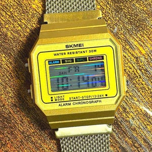 Gold SKMEI Mod Holographic Static Vaporwave Screen water resistant