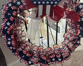 Ghirlanda con nastro patriottico e stella rossa, bianca e blu, decorazione per porta d&#39;ingresso del 4 luglio