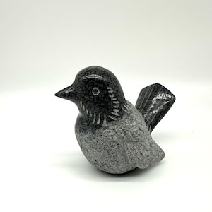 Hand Carved Black Stone Bird Sculpture – Polished Head & Tail, Vintage Bird Figurine 11.5 cm