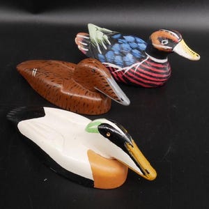 Vintage wood duck figurines - set of 3 - hand painted rustic bird sculptures