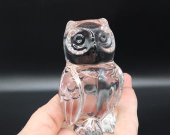 Scandinavian Crystal Owl Figurine: Nordic Art Glass Sculpture (8.5 cm)