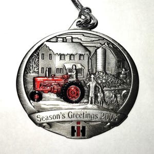 Ozdoba świąteczna z cyny z 2004 r. Case IH International Harvester – nr 1 w serii