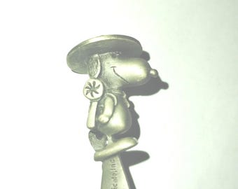 SNOOPY Knott&#39;s Berry Farm Camping Snoopy Collectors 4&quot; Spoon
