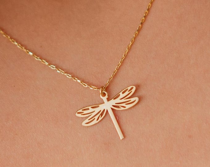 Dragonfly Necklace – Symbolic Pendant Jewelry Gift for Her