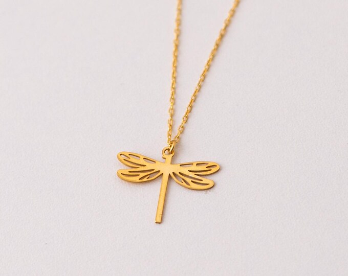 Dragonfly Pendant Necklace – Symbolic Jewelry Gift for Strength and Transformation