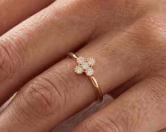 Delikatny pierścionek z cyrkoniami sześciennymi ze srebra próby 925 jako prezent dla druhen