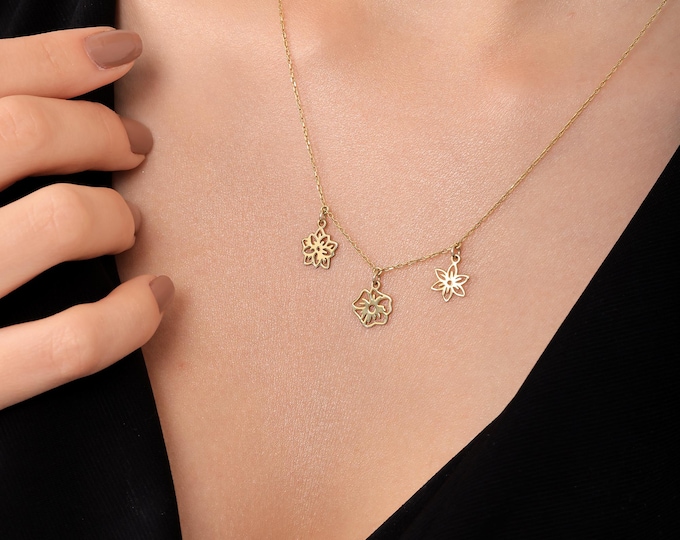 Personalized Birth Flower Necklace – Custom Floral Pendant in Gold or Silver