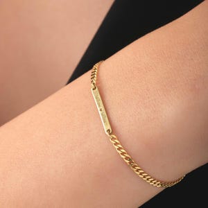 Personalisiertes Bar-Armband mit Gravur - Individuell angefertigtes Namensschild in Gold, Silber oder Roségold
