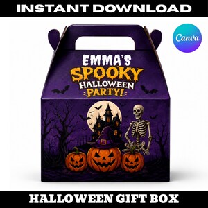 Può includere: Una scatola regalo in cartone viola con manico che riporta il testo EMMA'S SPOOKY HALLOWEEN PARTY. Il design include una casa stregata, una luna piena, pipistrelli, uno scheletro e tre zucche, di cui una indossa un cappello da strega viola.