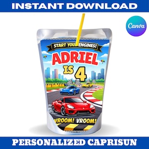 Pode incluir: Uma embalagem Capri Sun personalizada com tema de carros de corrida. O design apresenta um carro de corrida vermelho, uma pista de corrida e o texto "ADRIEL IS 4". A embalagem também inclui o texto "START YOUR ENGINES!" e "VROOM! VROOM!". Uma palhinha amarela é inserida.