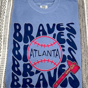 Retro Braves Comfort Colors T-shirt, gewassen Denim Braves T-shirt, Comfort Colors Baseball Graphic T-shirt, Baseball Braves T-shirt, Baseball Atlanta T-shirt