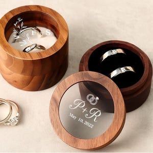 Benutzerdefinierte hölzerne Hochzeitszeremonie Runde Ringbox, klare Acrylabdeckungen, personalisierte gravierte Verlobungsvorschlagshalter, Brautgeschenke für sie