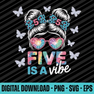 Puede incluir: Gráfico digital que presenta a una niña con un moño desordenado, gafas de sol en forma de corazón y detalles de mariposas. El texto "FIVE IS A VIBE" se muestra en una fuente tie-dye colorida. Mariposas rodean la imagen sobre un fondo negro.