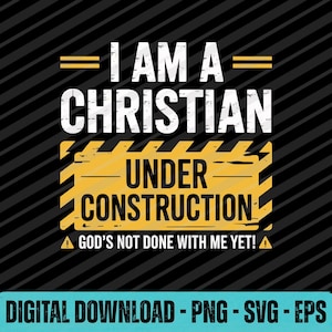 Puede incluir: Diseño gráfico en negro y amarillo con el texto "I AM A CHRISTIAN UNDER CONSTRUCTION". El diseño incluye una señal de construcción y la frase "GOD'S NOT DONE WITH ME YET!" en blanco. La parte inferior de la imagen dice "DIGITAL DOWNLOAD - PNG - SVG - EPS."