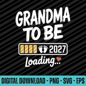 Könnte beinhalten: Ein Grafikdesign auf schwarzem Hintergrund mit diagonalen Streifen, das den weißen Text GRANDMA TO BE zeigt. Darunter befindet sich ein Ladebalken mit gelben Segmenten, Babyfußabdrücken, dem Jahr 2027 und dem Wort Loading mit einem kleinen rosa Herz.
