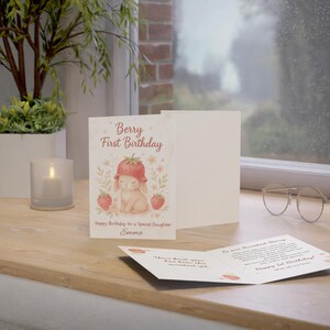 Cartes de voeux d'anniversaire personnalisées, carte de lapin aux fraises, voeux spéciaux de fille, célébrations du premier anniversaire, lot de papeterie unique