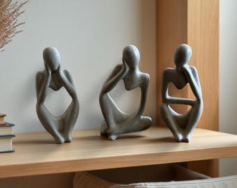 Zestaw betonowych abstrakcyjnych figurek myślicieli, minimalistyczna, nowoczesna dekoracja półki