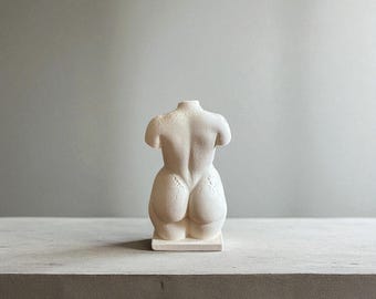 Concrete Female Torso Bookend – Minimal Bookshelf Decor & Sculptural Home Accent