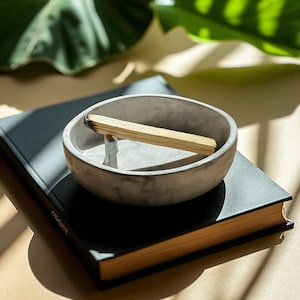 Minimalist Palo Santo Burner - Ashtray | Handmade Marble Effect Concrete | Gift for Him or Her l One of a Kind Palo Santo Holder