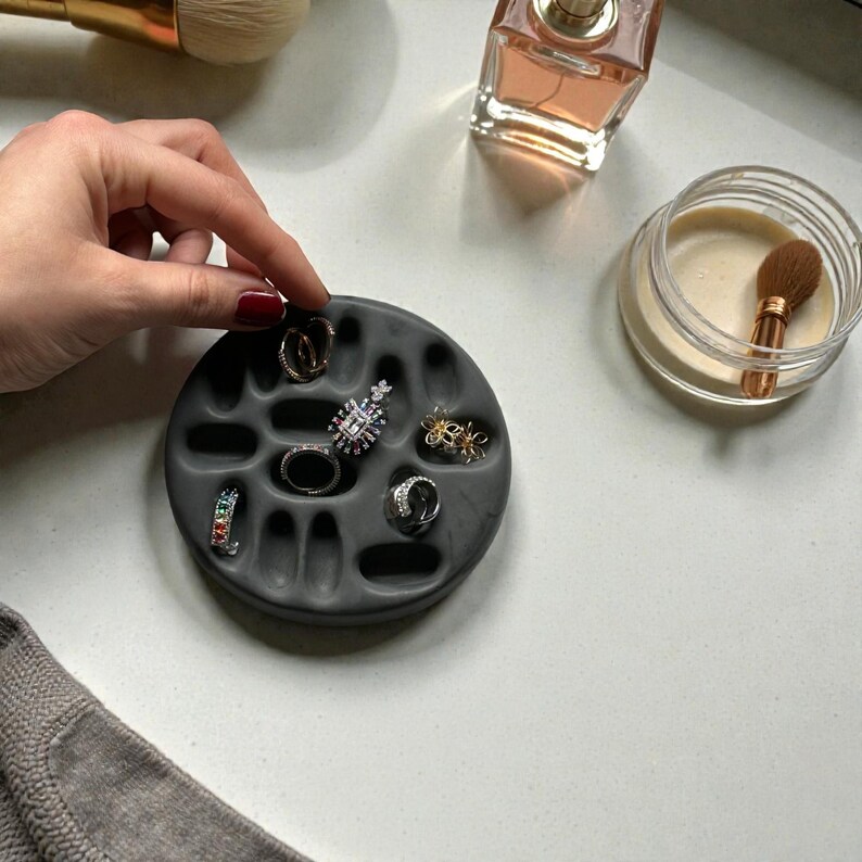 Organizador de platos de hormigón personalizado / Bandeja moderna para guardar joyas con estética minimalista / Idea de regalo de decoración del hogar funcional hecha a mano imagen 14