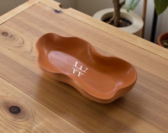Personalized Concrete Tray – Minimal Wavy Catchall for Modern Home Decor, 25 Color Options